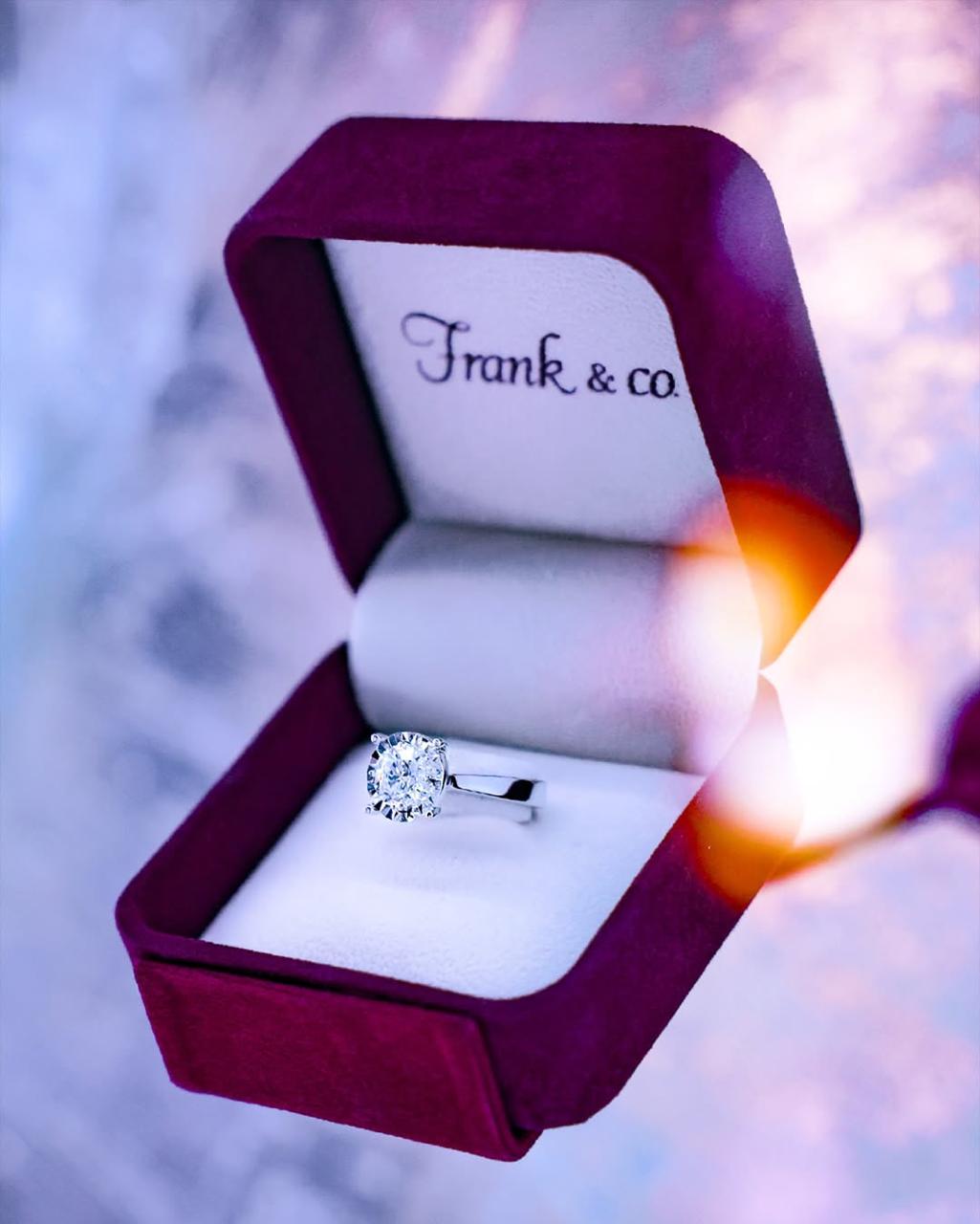 Nuansa Elegan dari Cincin Tunangan Frank Fire