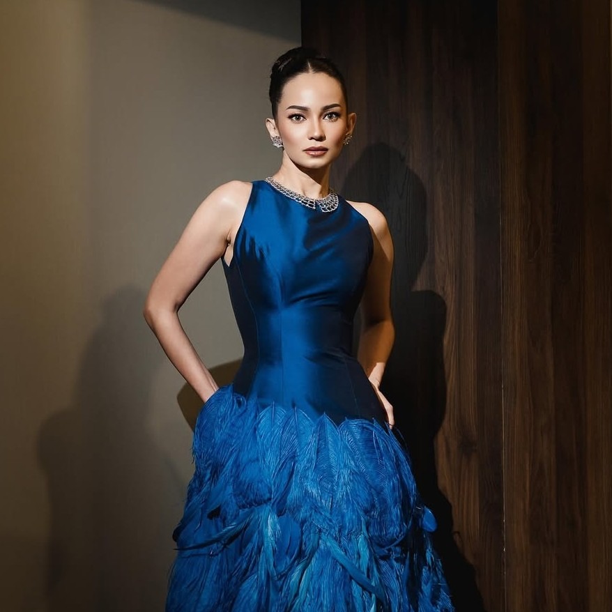 Kemewahan Diamond Jewelry MONDIAL yang Dikenakan Enzy