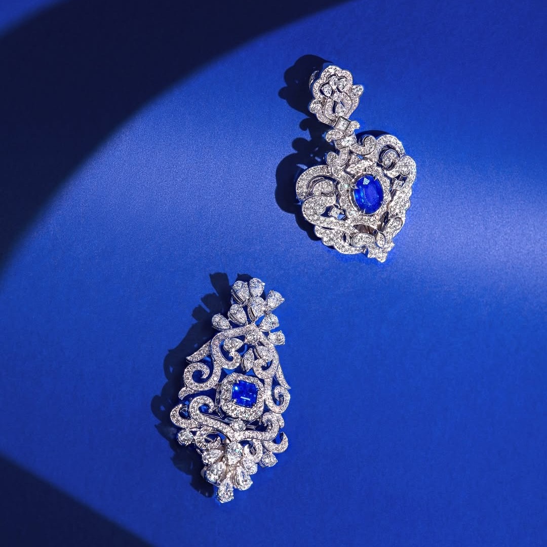 Perpaduan Diamond dan Precious Stone dari Brooch MONDIAL yang Elegan