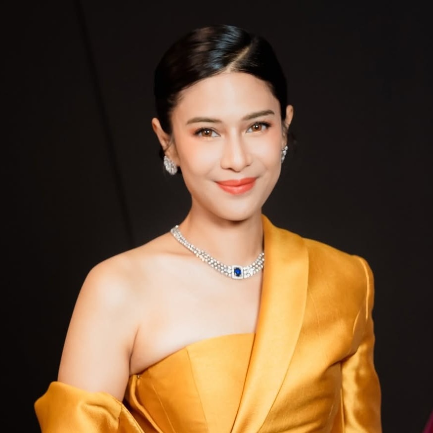 Pesona Dian Sastro dengan Diamond Necklace dari MONDIAL