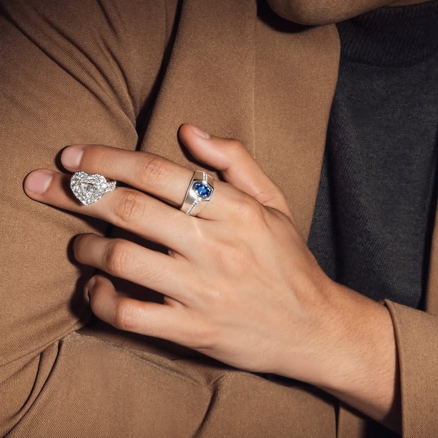 Cincin Pria MONDIAL dengan Aksen Permata yang Elegan