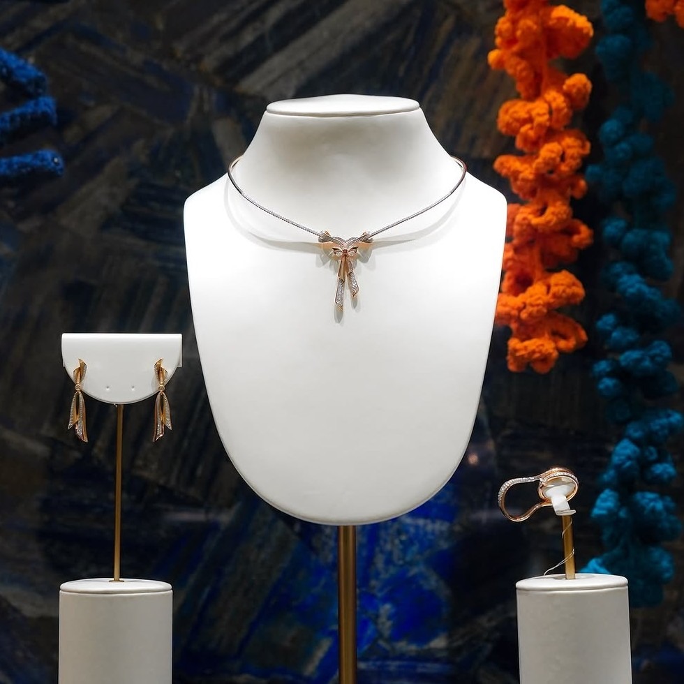 Koleksi High Jewelry MONDIAL Dreams x Mangmoel dengan Desain Pita Berhiaskan Berlian