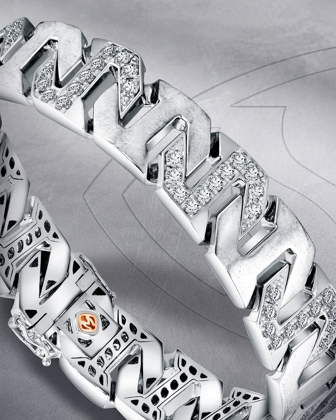 Bracelet MONDIAL dengan Detail Modern untuk Melengkapi Koleksi Men's Jewelry