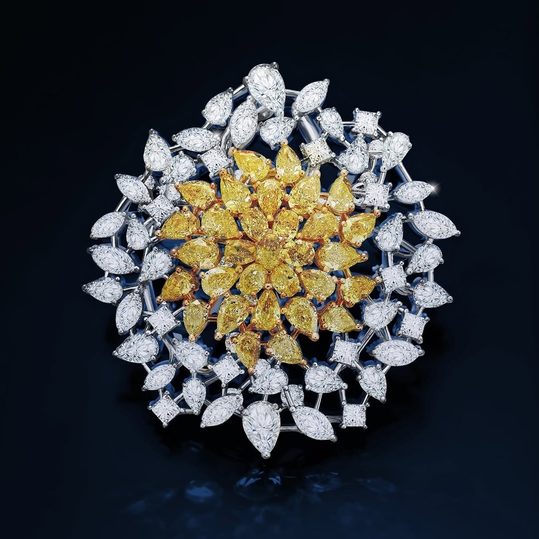 Kilau Yellow Diamond dari Brooch MONDIAL yang Memiliki Desain Versatile