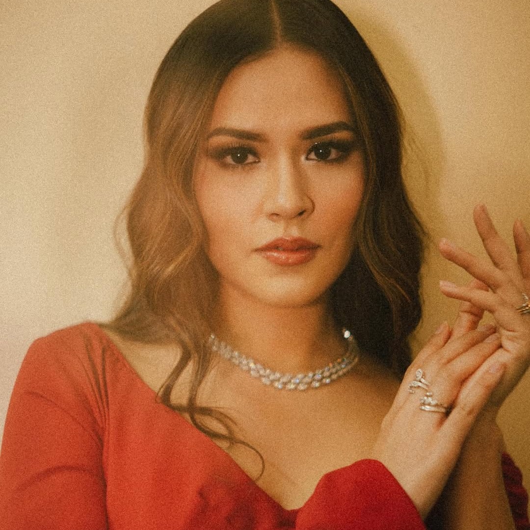 Sentuhan Elegan Raisa dengan Diamond Necklace MONDIAL