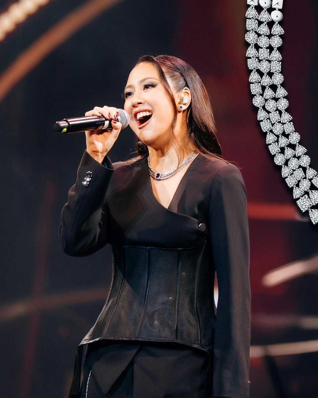 Kemilau Perhiasan MONDIAL pada Penampilan Sherina Munaf di FFI 2025