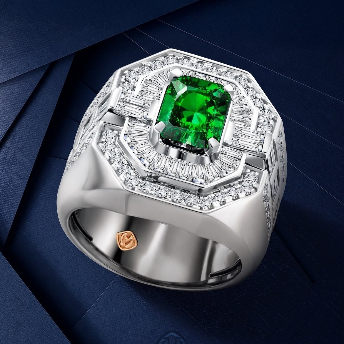 Cincin Emerald MONDIAL untuk Tampilan Pria Modern Berkelas