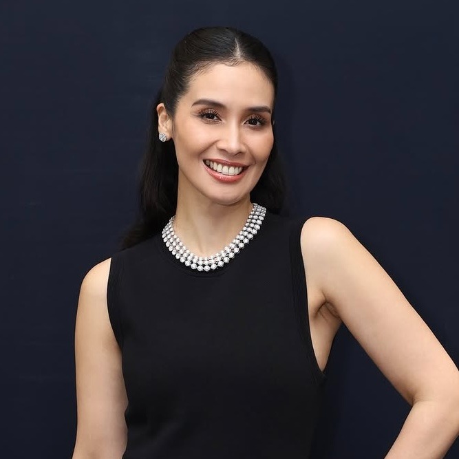 Marsha Timothy Tampil Classy dengan Kalung Berlian MONDIAL White Gold Layered