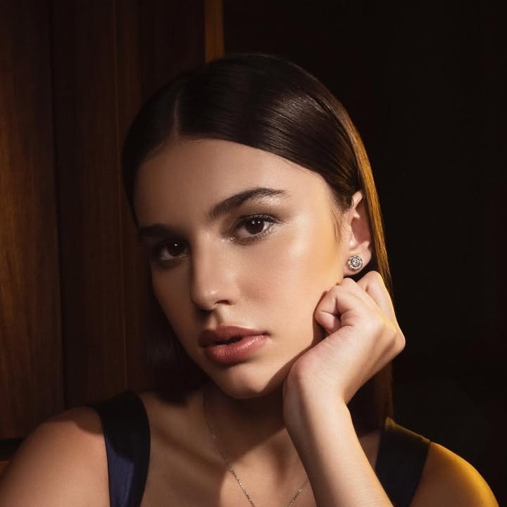 Pesona Diamond Earrings Selalu Berhasil Sempurnakan Penampilan