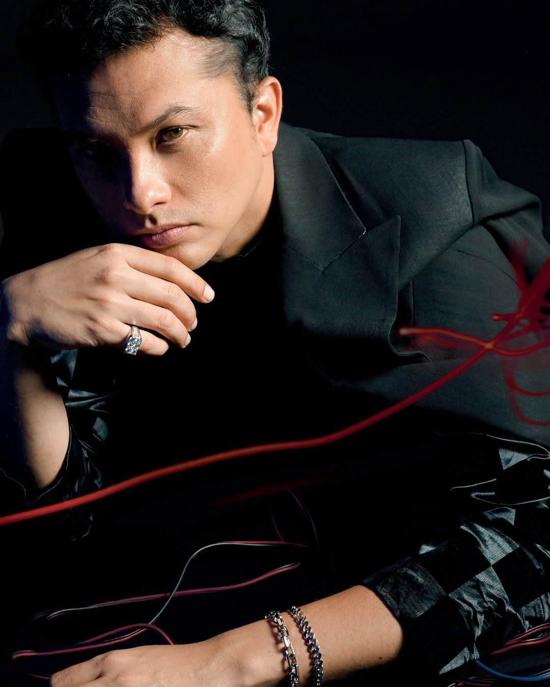 Gaya Nicholas Saputra dengan Men’s Bracelet MONDIAL