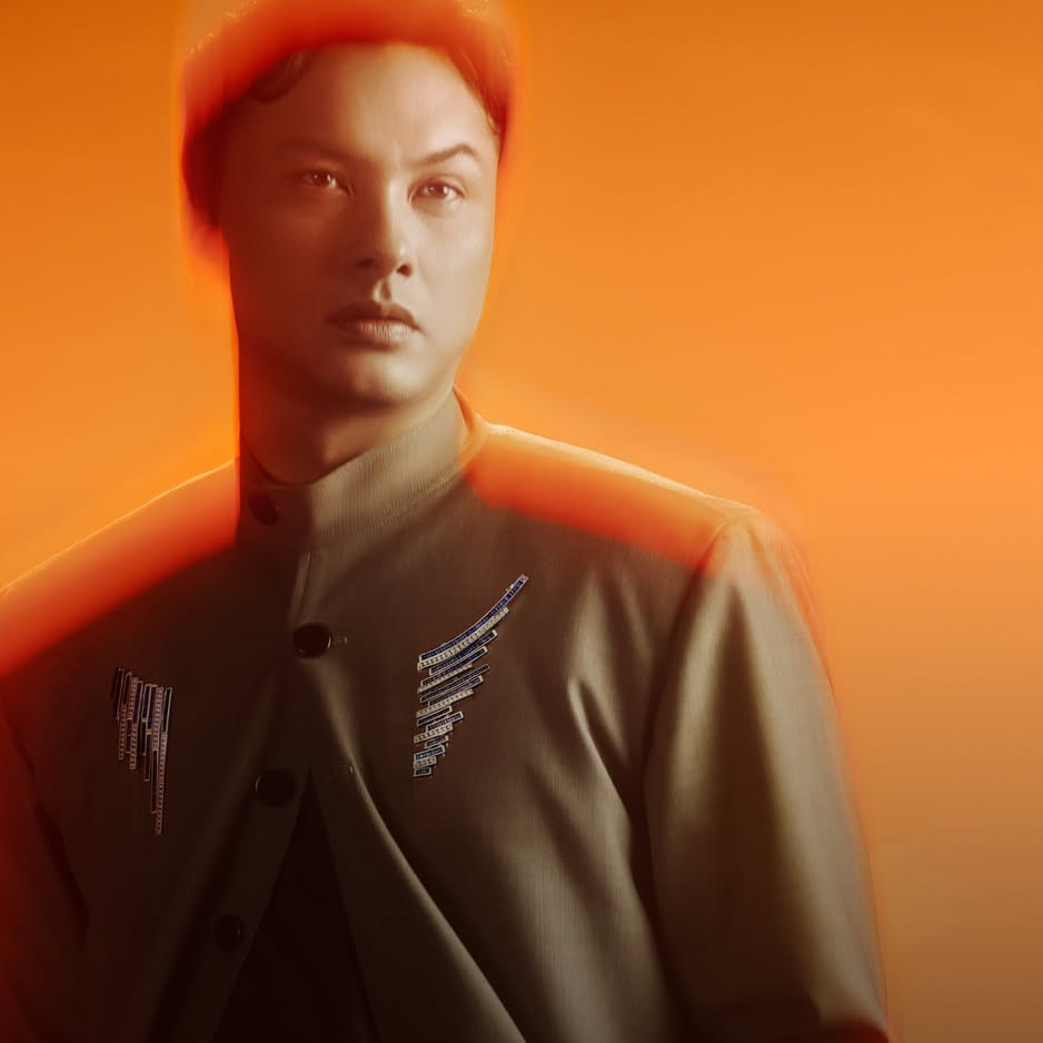 Kemewahan Brooch MONDIAL yang Terpampang pada Penampilan Nicholas Saputra