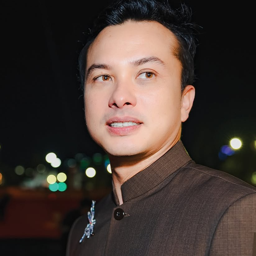 Pesona Fantasy Brooch dari MONDIAL yang Dipakai Nicholas Saputra