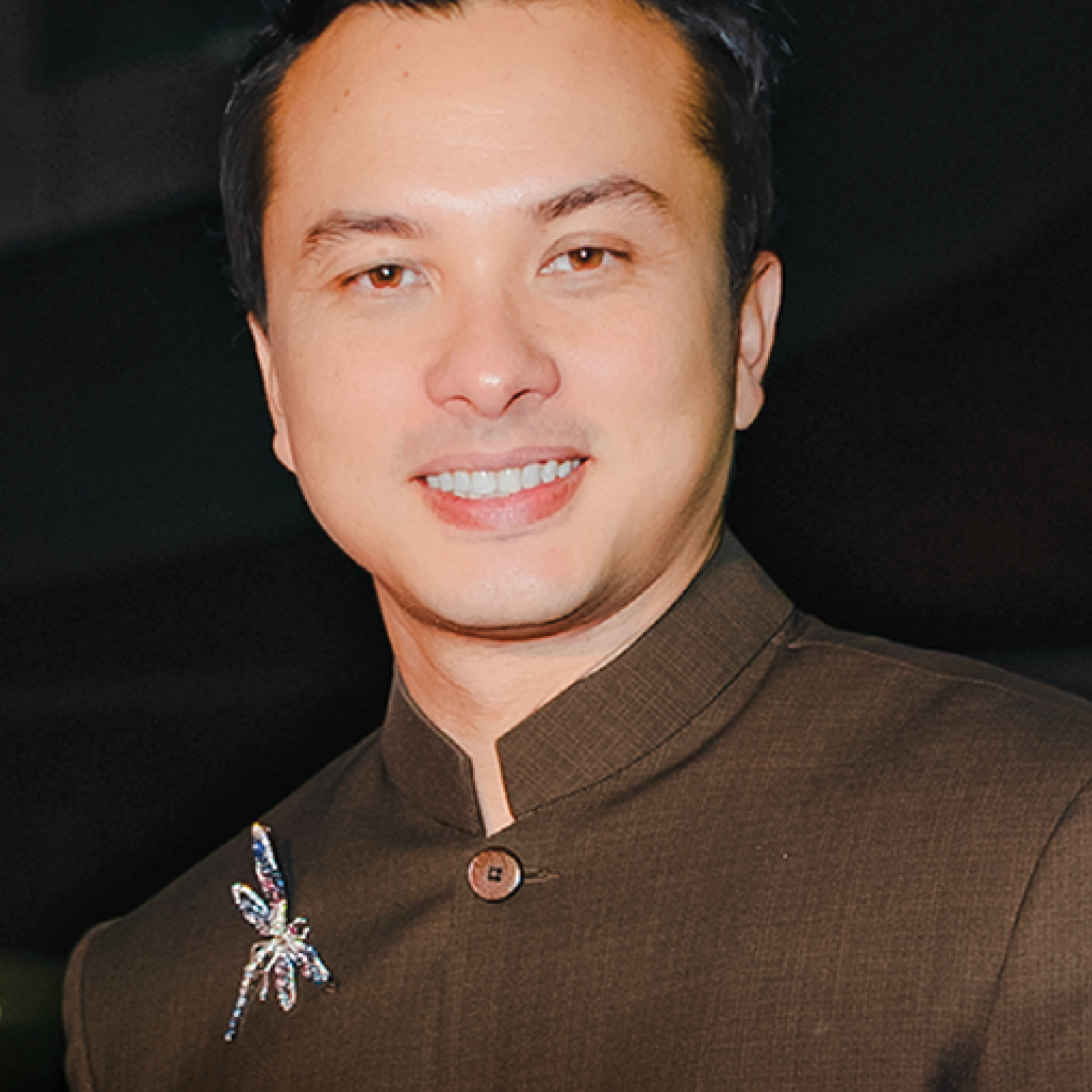 Nicholas Saputra Tampil Elegan dengan MONDIAL Fantasy Brooch di BIFF