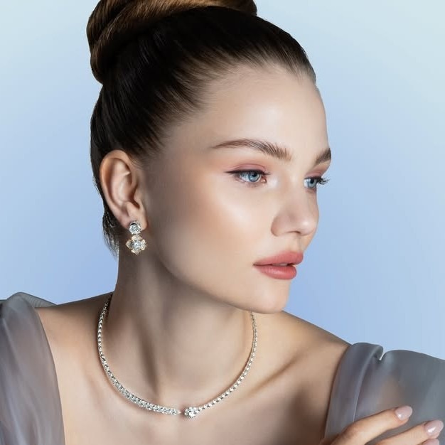 Anting-Anting dengan Pesona Unik dari MONDIAL Realms