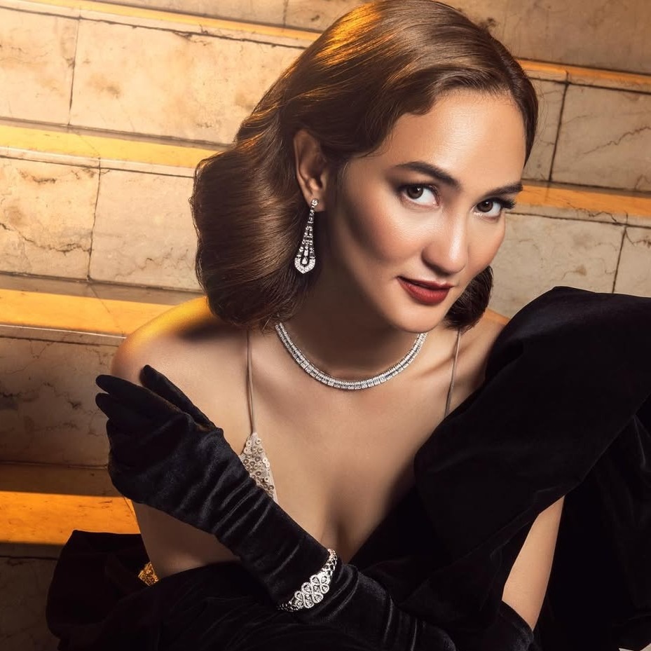 Desain Diamond Pendant Necklace MONDIAL yang Menawan