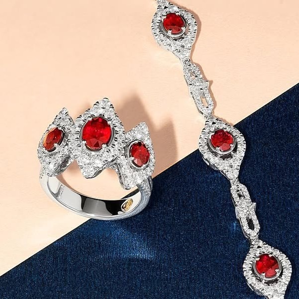 Dikenal sebagai Batu Pigeon&rsquo;s Blood, Ruby Memiliki Warna Merah yang Memikat