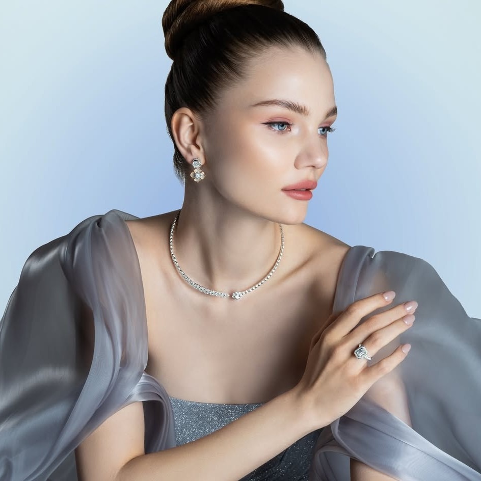 Diamond Pendant Necklace MONDIAL yang Elegan untuk New Year