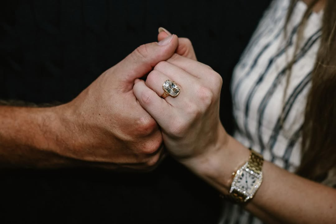 Cincin Tunangan Travis Kelce dan Taylor Swift
