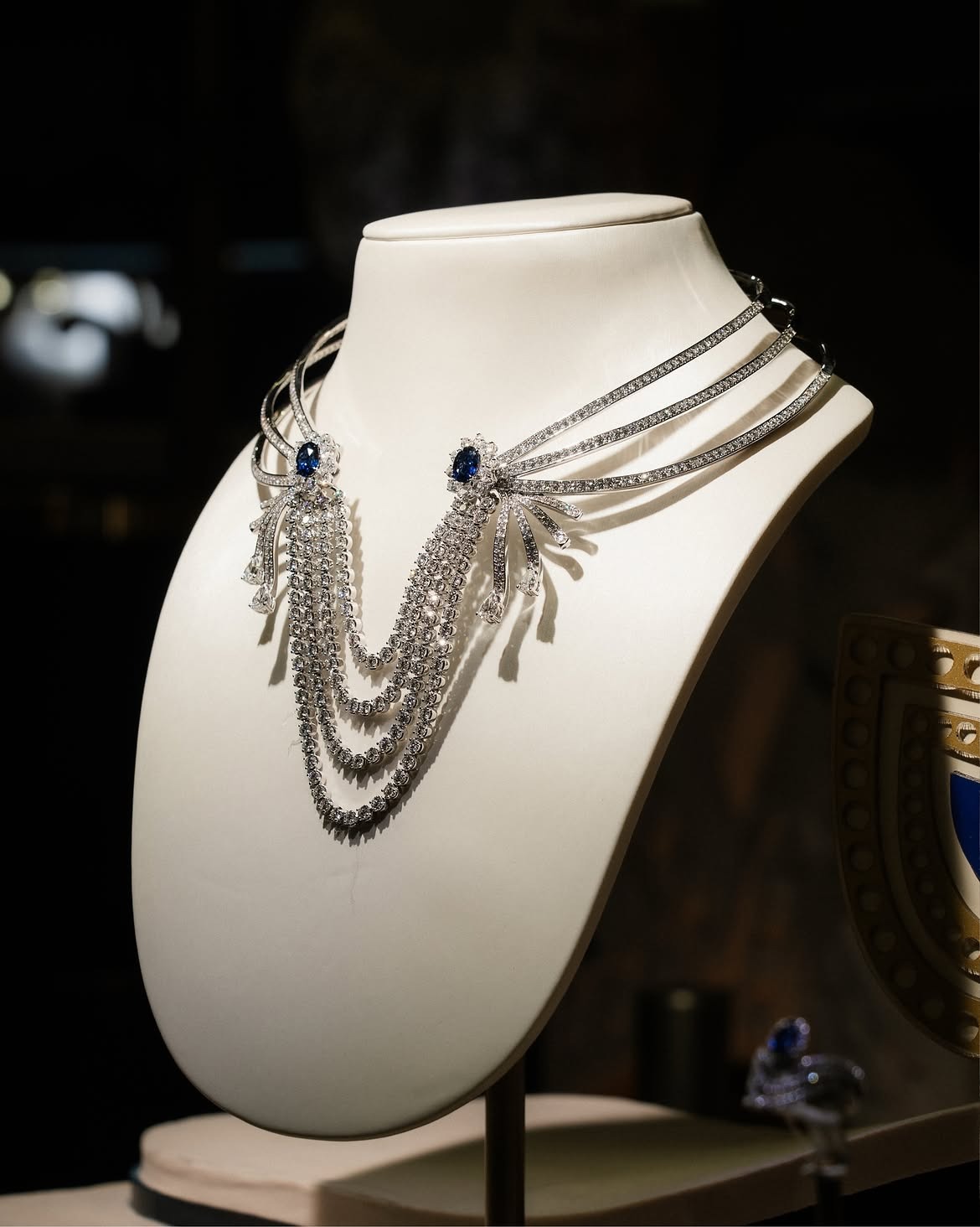 Diamond Necklace Mewah MONDIAL Gala untuk Merayakan Perjalanan Perempuan
