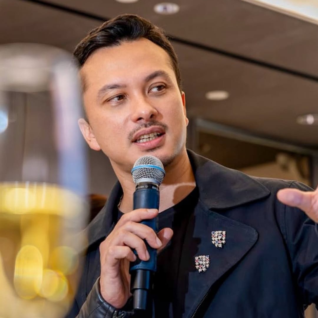 Pesona Brooch MONDIAL yang Dikenakan Nicholas Saputra