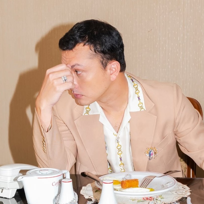 Cincin Pria MONDIAL yang Menyempurnakan Gayanya