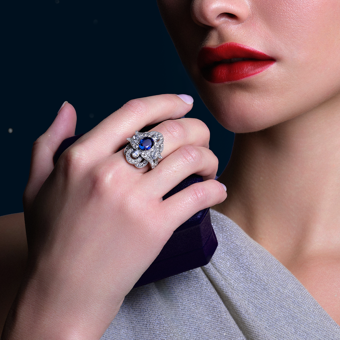 Perpaduan Sempurna Antara Blue Sapphire dan Diamond Ring Untuk Tampil Stunning di Momen Natal