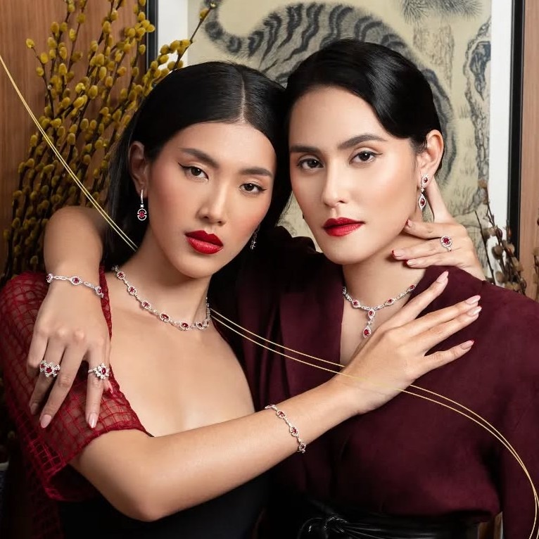 Rayakan Momen Imlek dengan Tampil OOTD bersama Bestie