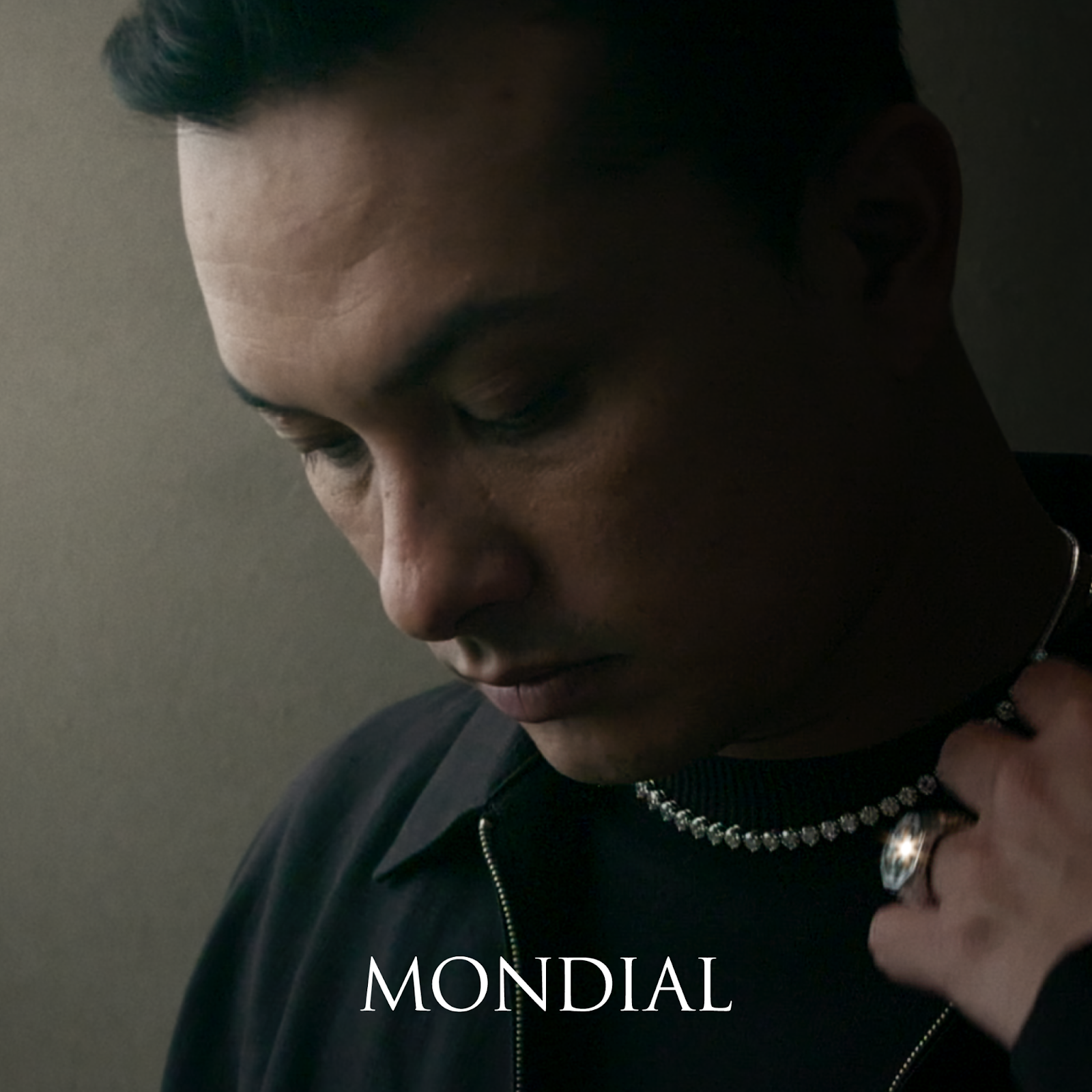 Nicholas Saputra dengan Men’s Ring MONDIAL