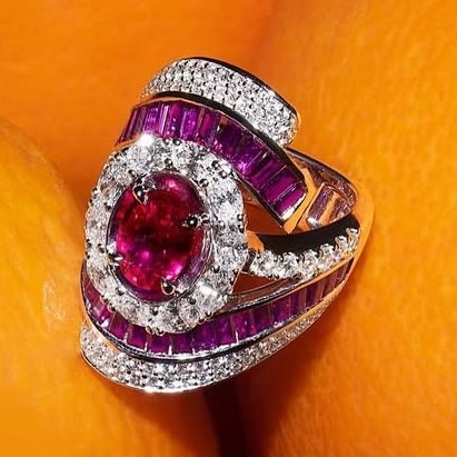 Inspirasi Outfit dengan Perhiasan Ruby dari MONDIAL