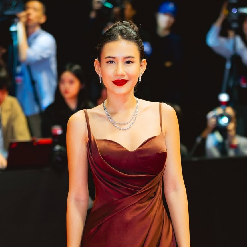 Koleksi Kalung Berlian MONDIAL yang Mengelevasi Look Shenina
