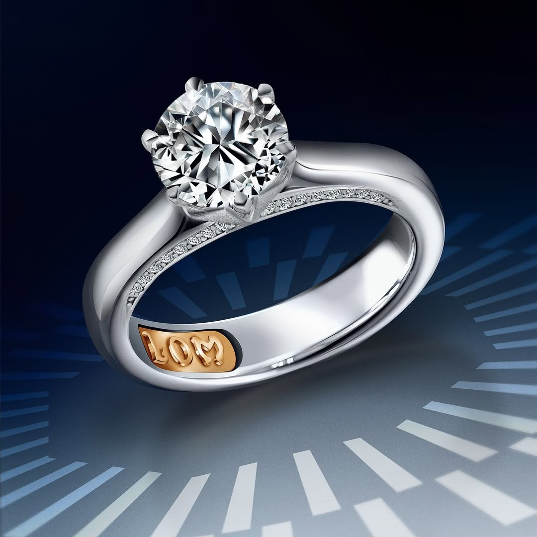Model Cincin Tunangan Light of MONDIAL yang Berhiaskan Berlian Branded