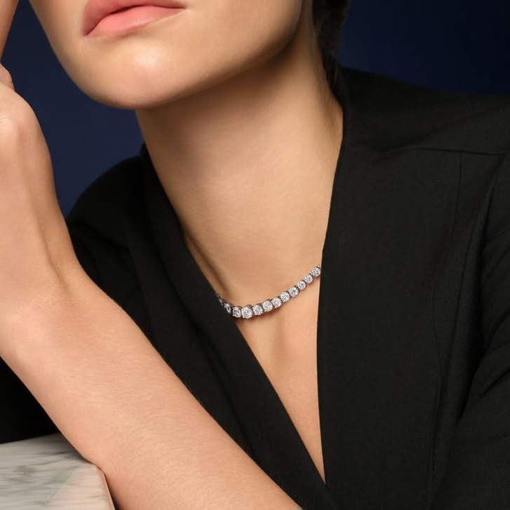 Diamond Necklace MONDIAL untuk Color Coordination