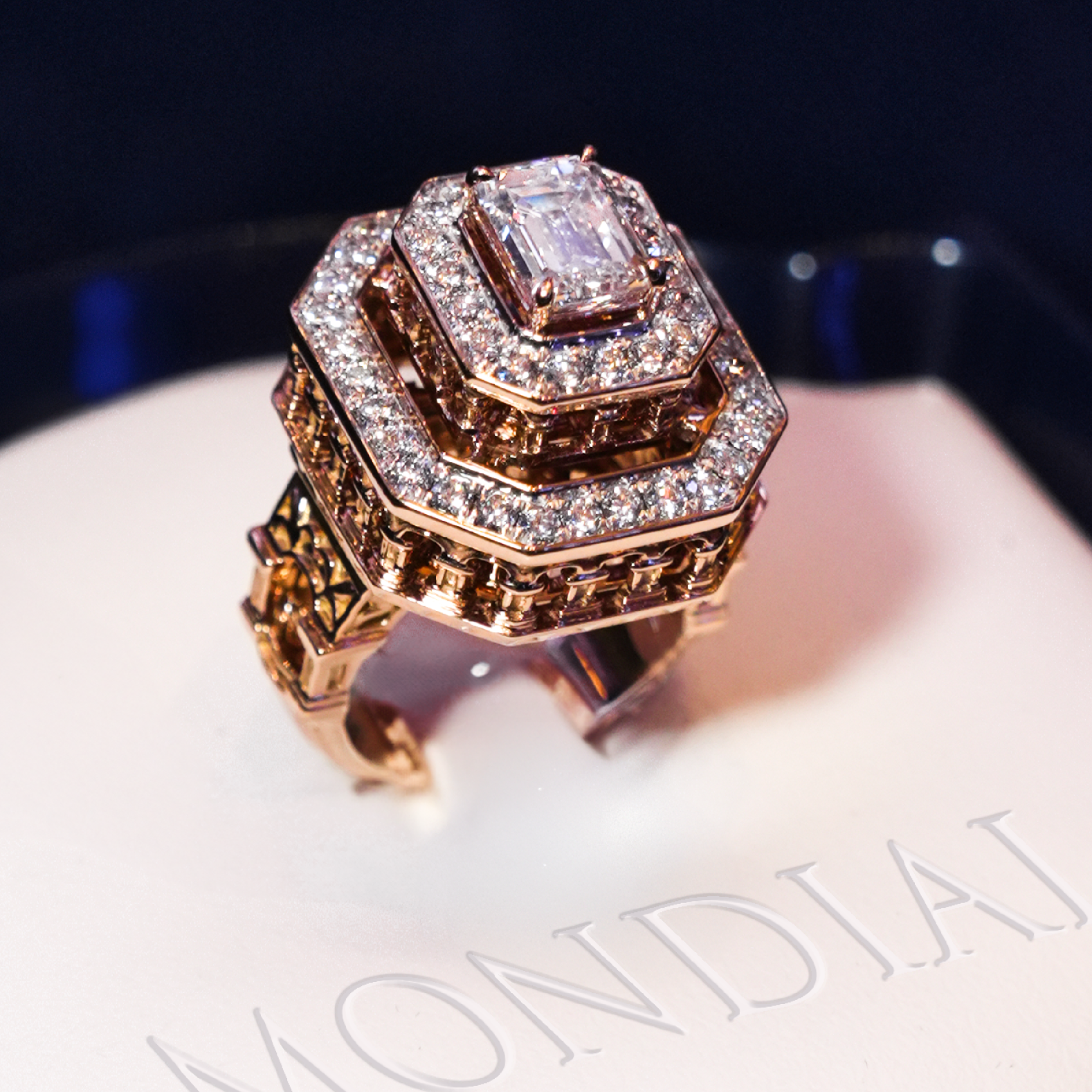 Pesona Cincin Berlian dari MONDIAL Realms dengan Tatahan Fancy Shape