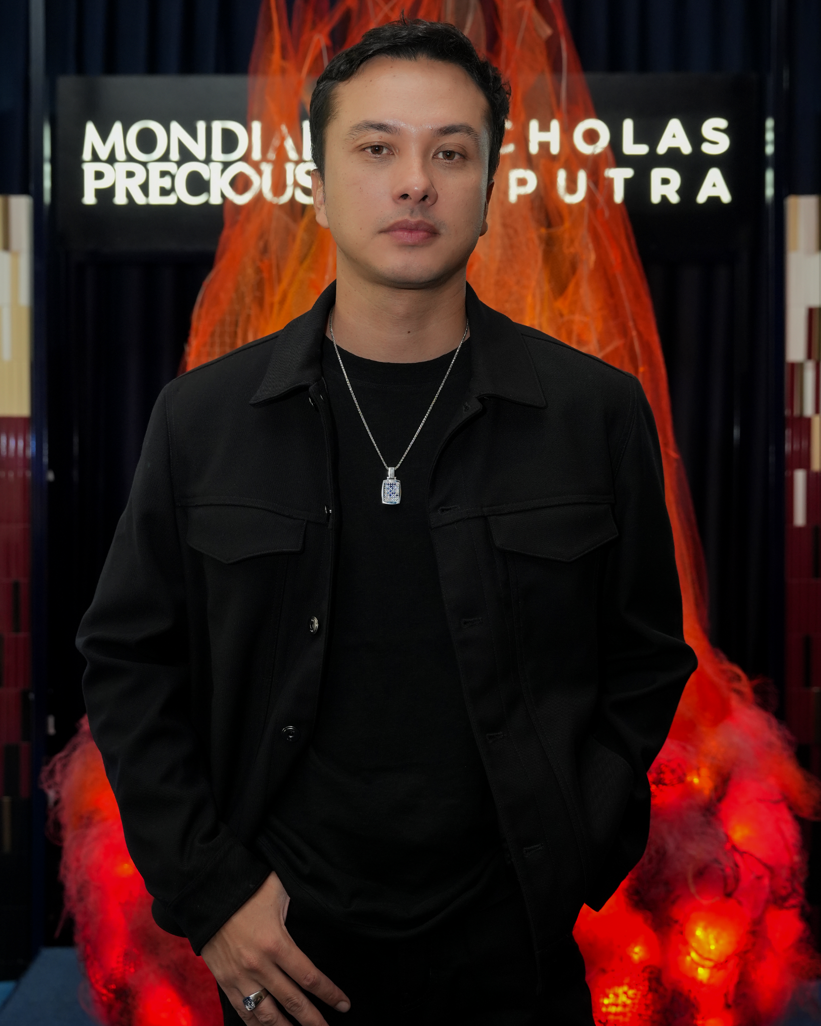 MONDIAL dan Nicholas Saputra Mengeksplorasi Desain Perhiasan yang Terinspirasi dari Api