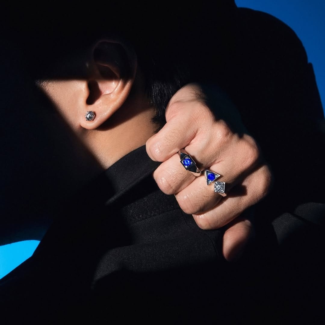 Ide Styling Blue Sapphire and Diamond Ring untuk Gaya Pria Elegan