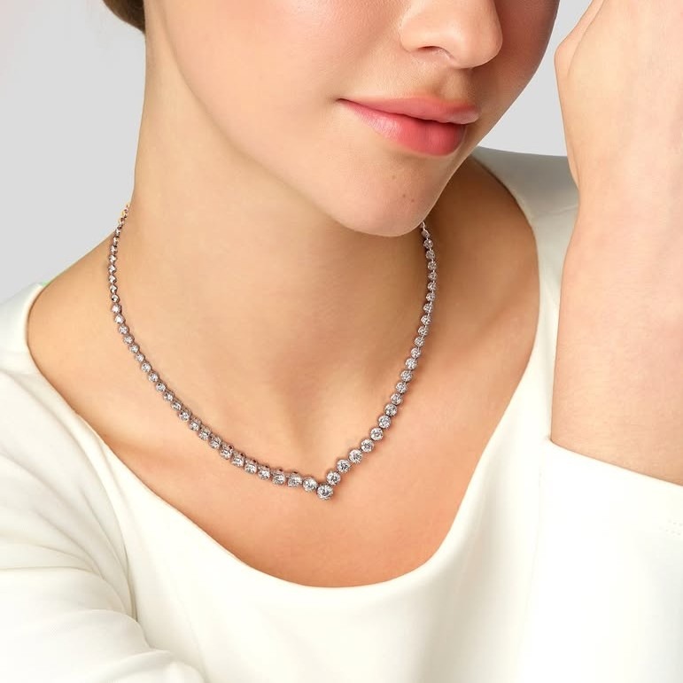 Kalung Berlian dengan Branded Brilliant Rose