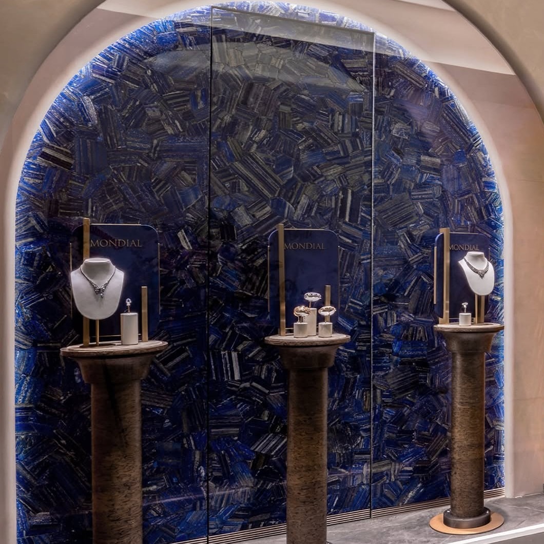 Area Display Eksklusif Bernuansa Lapis Lazuli di Jewelry Boutique MONDIAL