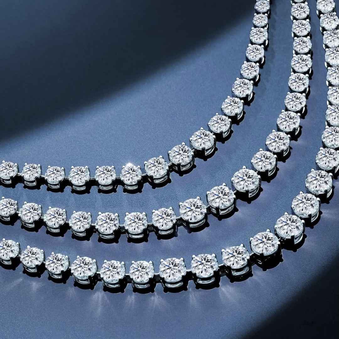 Kalung Berlian MONDIAL dengan Desain Elegan dan Kilau Diamond yang Mewah