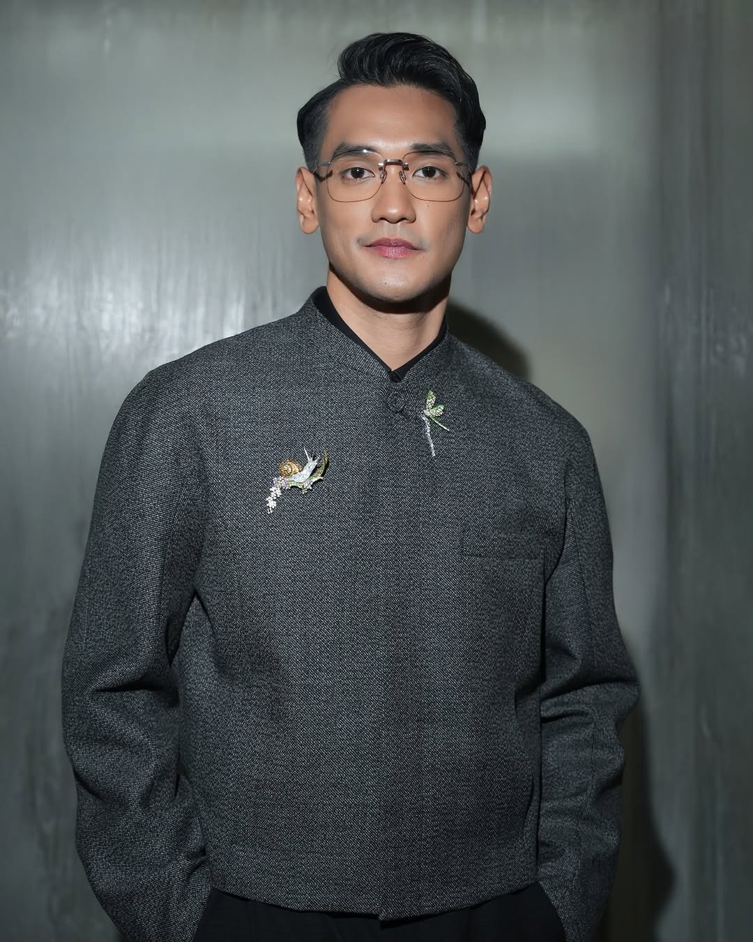 Penampilan Afgan dengan Brooch MONDIAL yang Istimewa