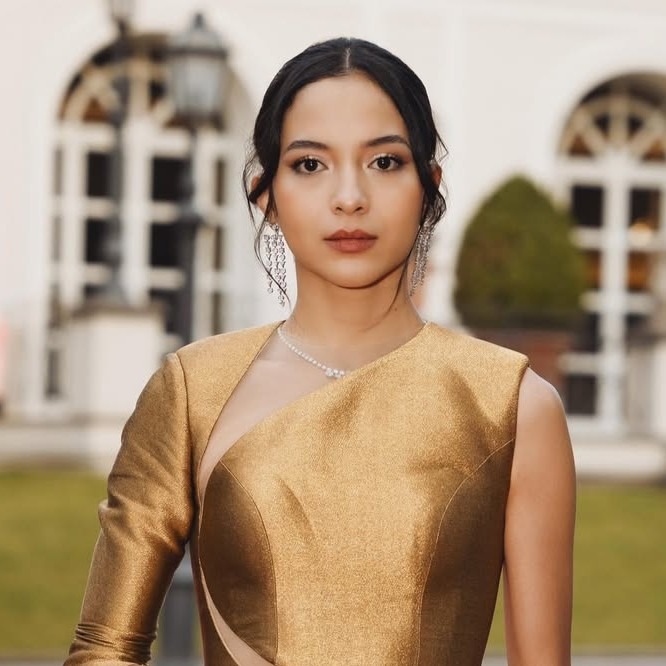 Koleksi Diamond Necklace MONDIAL Menyempurnakan Penampilan Elegan Putri Marino