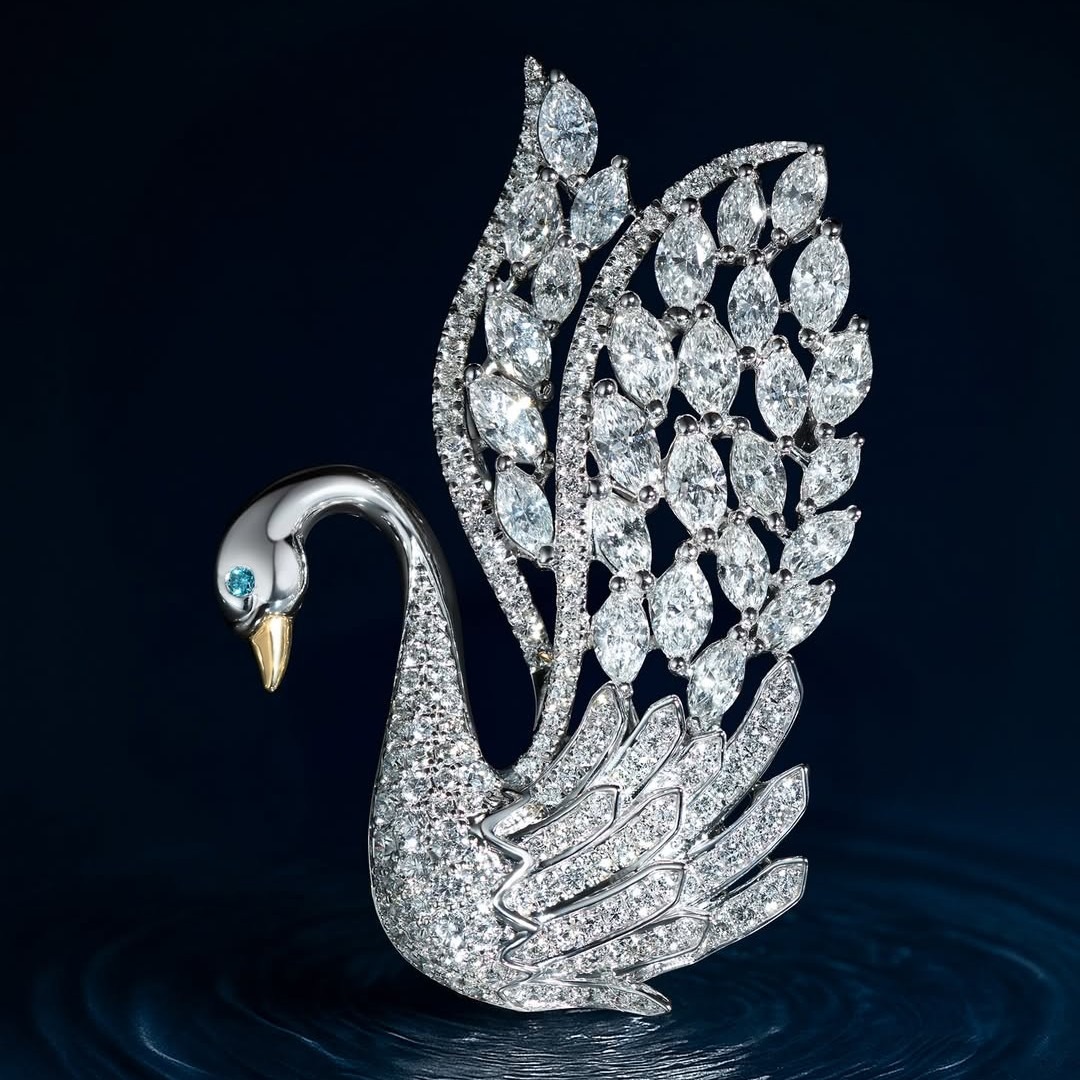 Sempurnakan Outfit dengan Brooch MONDIAL