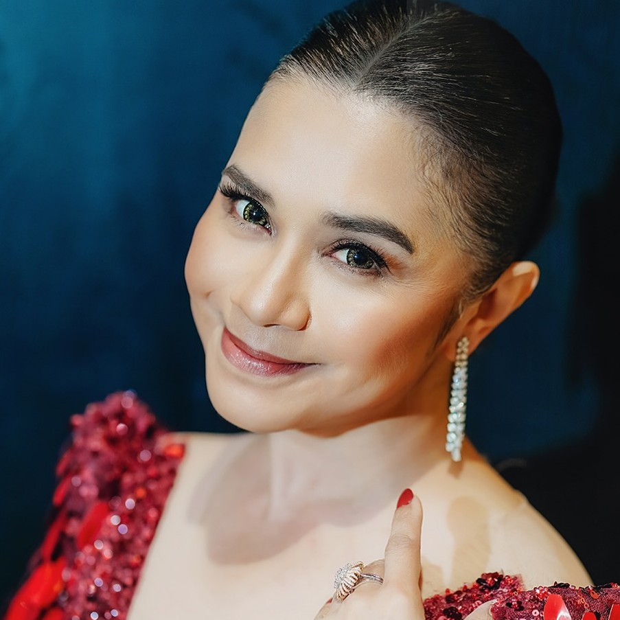 Gaya Ruth Sahanaya dengan Anting Berlian MONDIAL