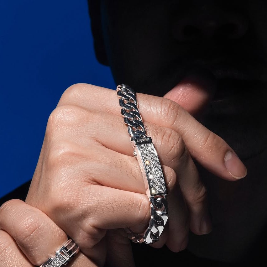 Pesona Men’s Bracelet Berhias Berlian MONDIAL