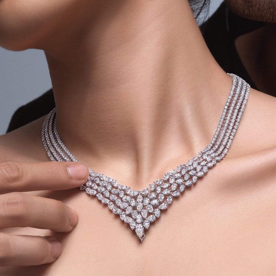 Model Necklace Berlian Mewah dengan Ornamen Baroque MONDIAL