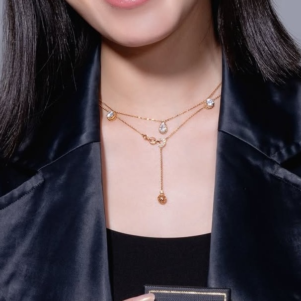 Kalung Model Layer yang Cocok untuk Style Outfit Semi Formal
