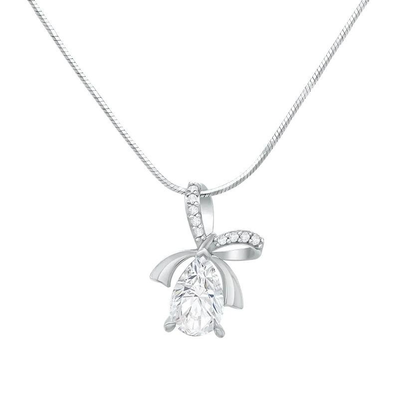 Tampil graceful dan percaya diri dengan liontin HERS