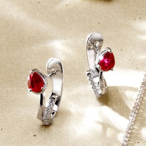 Nuansa Hangat dari Red Ruby Earrings