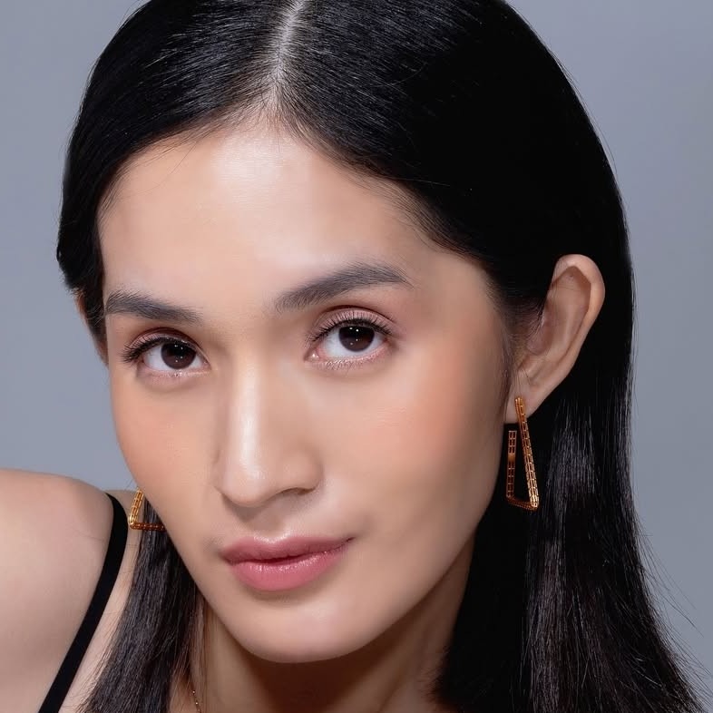 Model anting hoops yang trendy cocok untuk casual hangout