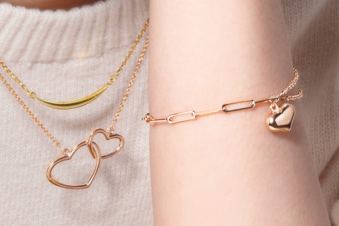 Intip Keindahan Liontin Kalung Emas Simple yang Selalu Trendy dan On Point Setiap Hari