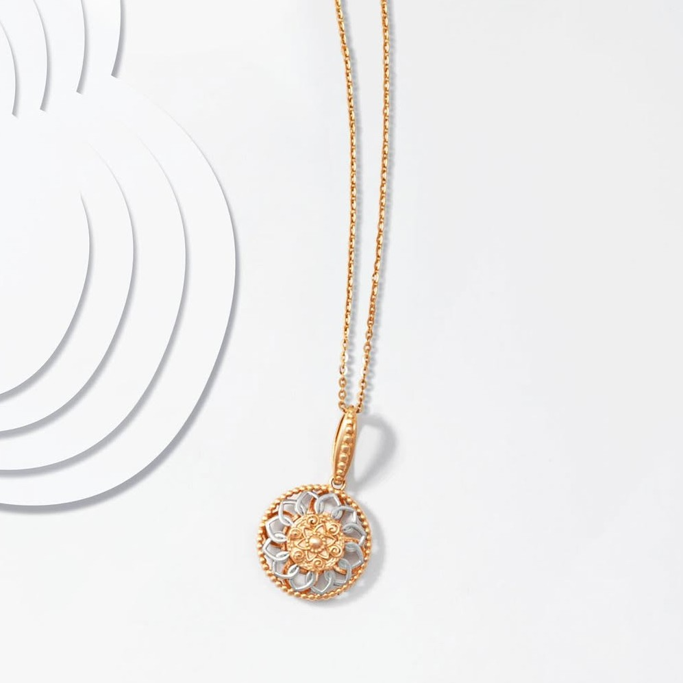 Kalung ikonik dari The Palace yang berhiaskan berlian